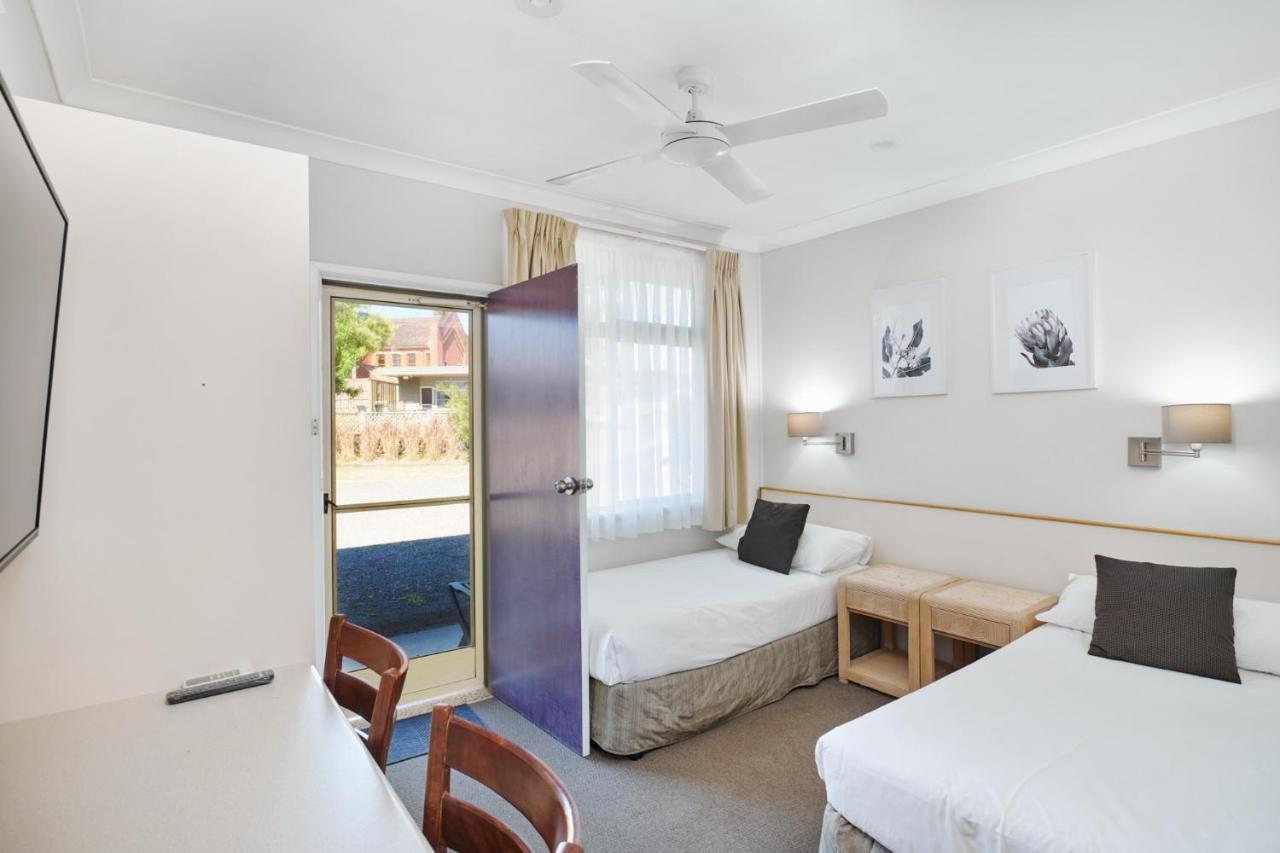 Wingham Motel Екстериор снимка