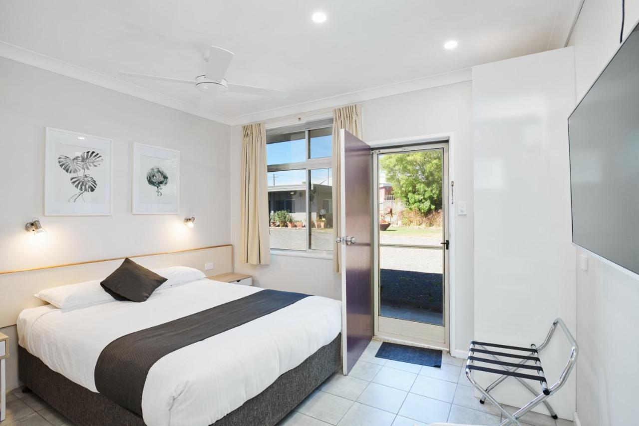 Wingham Motel Екстериор снимка
